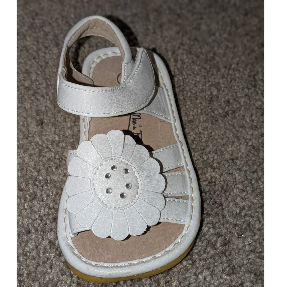 Little Mae's Boutique White Daisy Squeaky Sandals Toddler Girl Size 7 Rhinestone